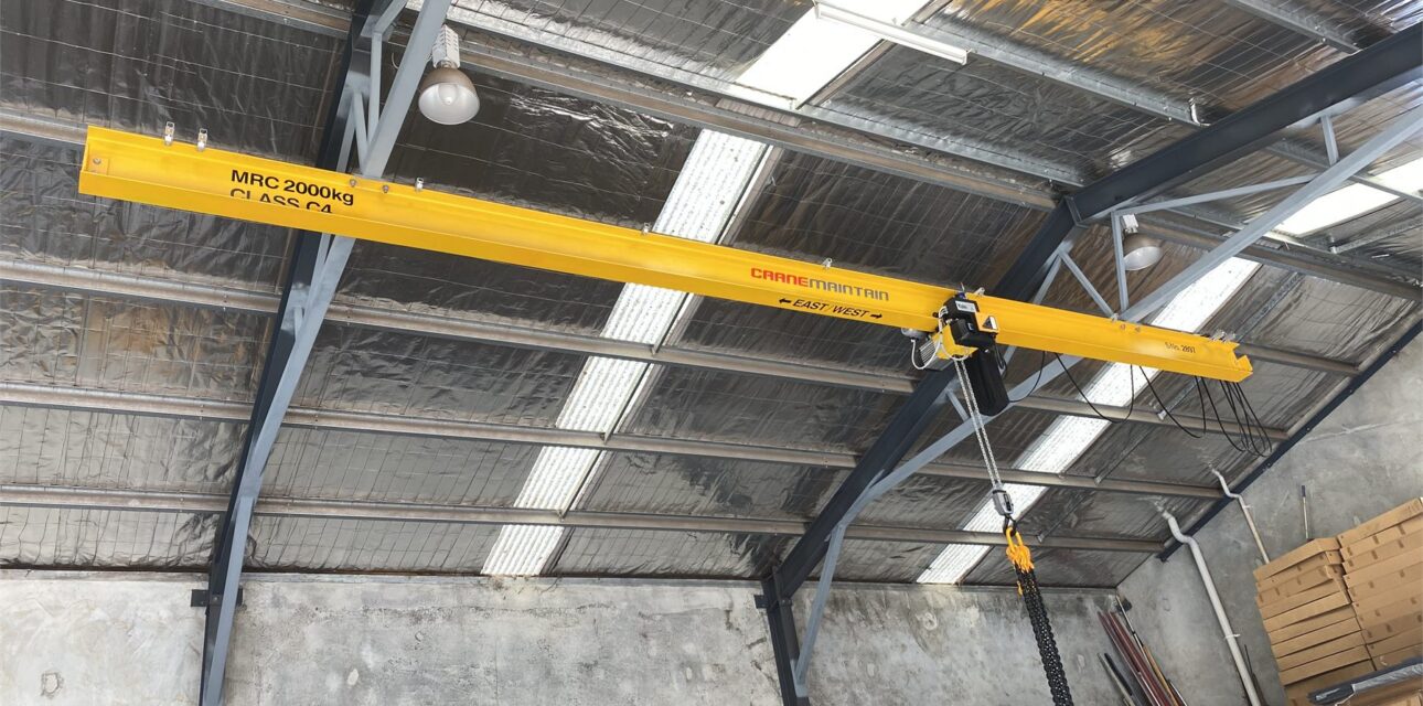 Monorail crane system with 2000 kg chain hoist in an industrial workshop